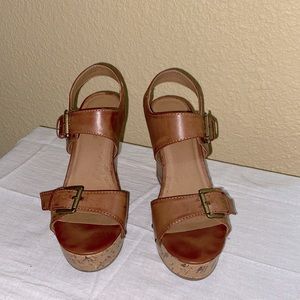 Mossimo wedge platform color cognac